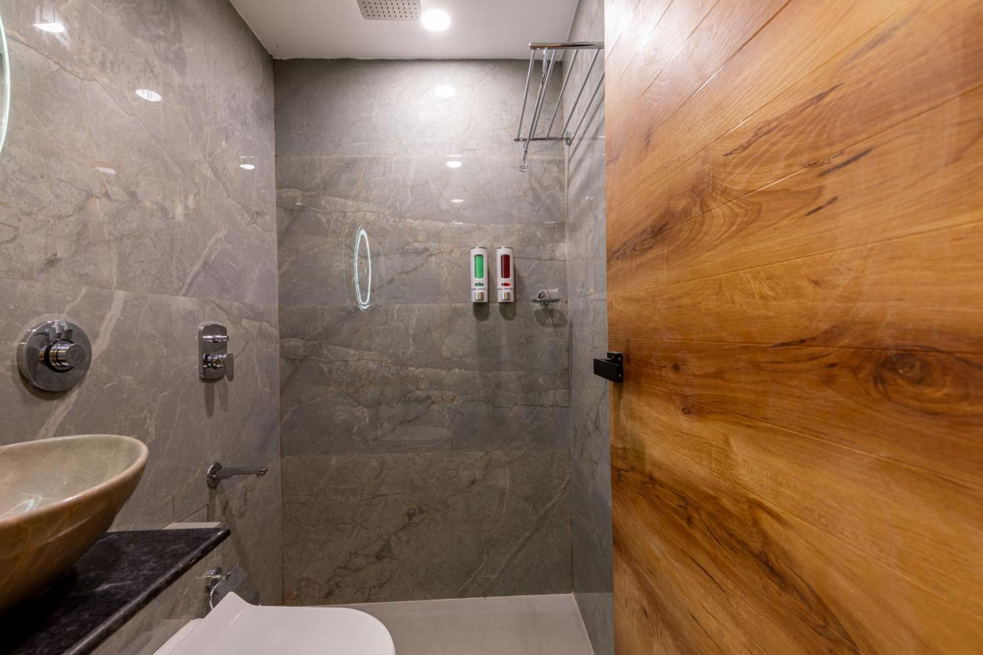 Hotel Zara International Мумбай Екстериор снимка