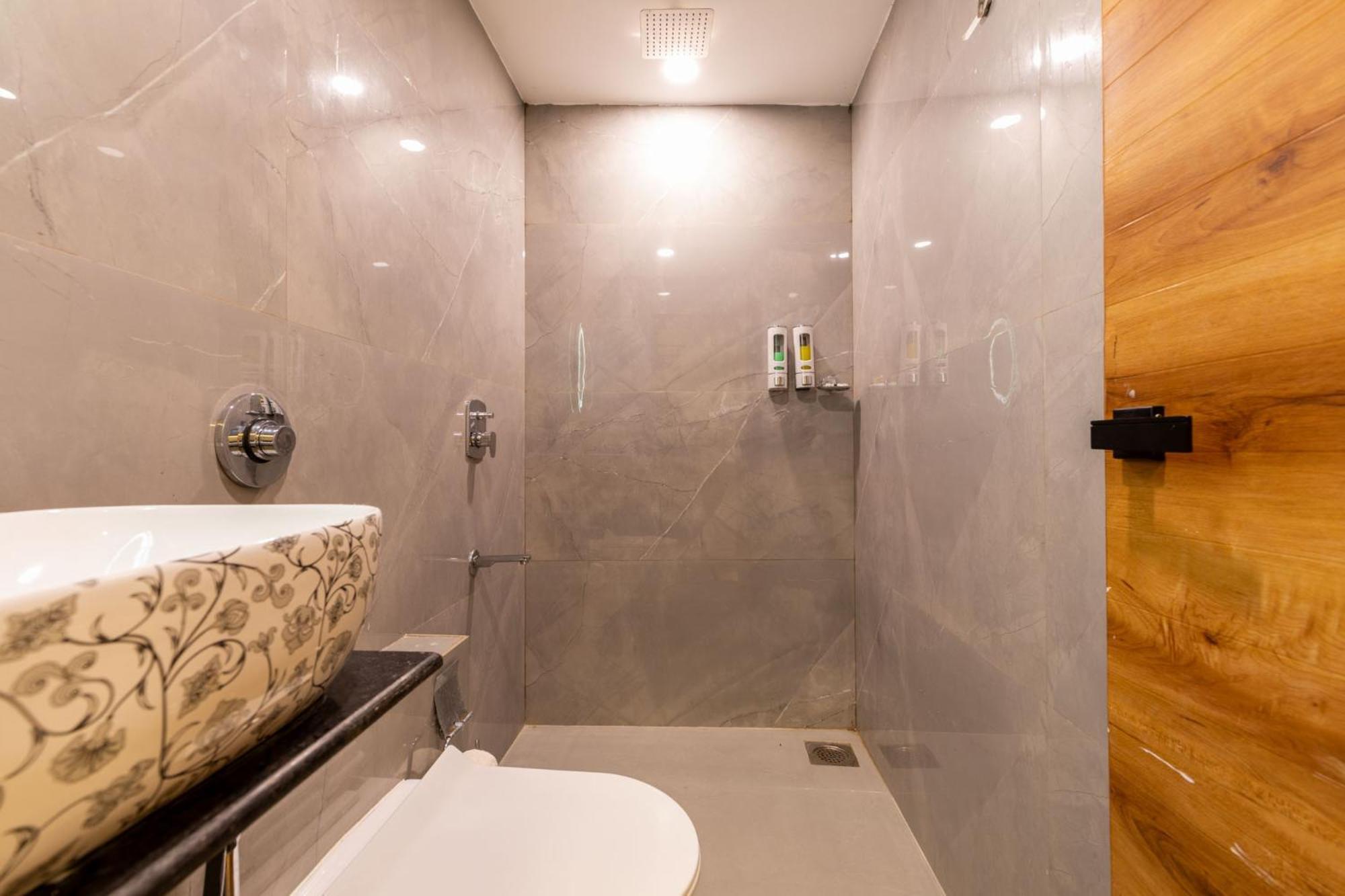 Hotel Zara International Мумбай Екстериор снимка