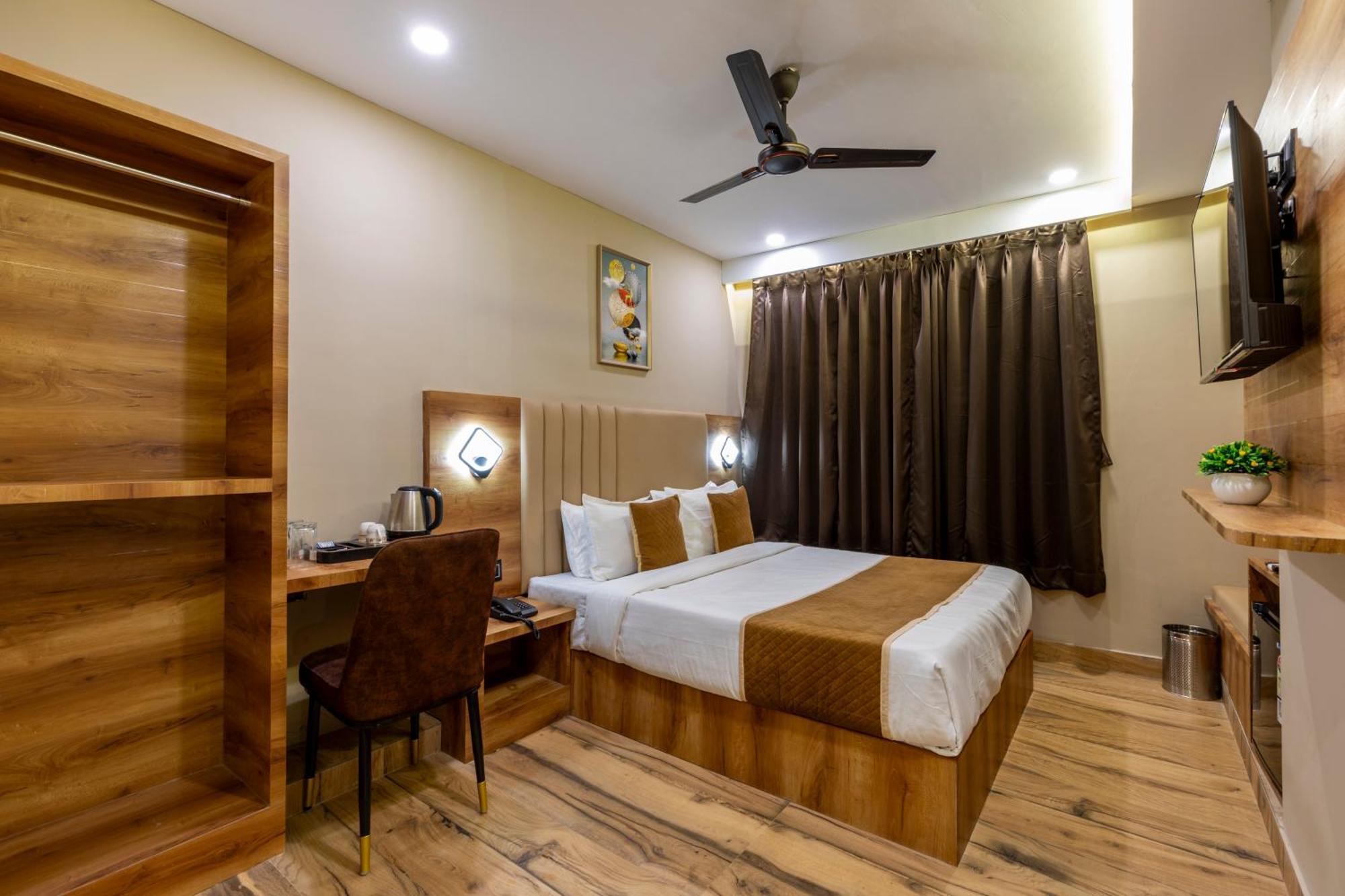 Hotel Zara International Мумбай Екстериор снимка